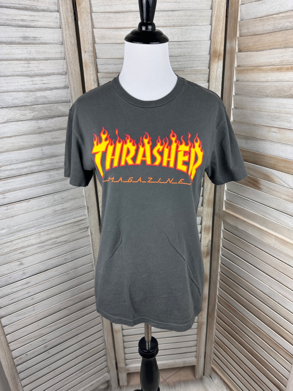 Vintage Throwback Grey Thrasher Flames Graphic Logo Fitted Tee Size Small
